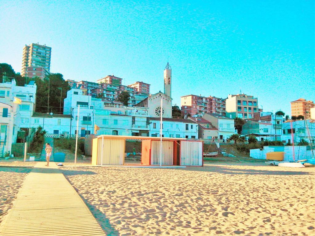 Claire Seaview & Beach-Apartment Montgat Esterno foto