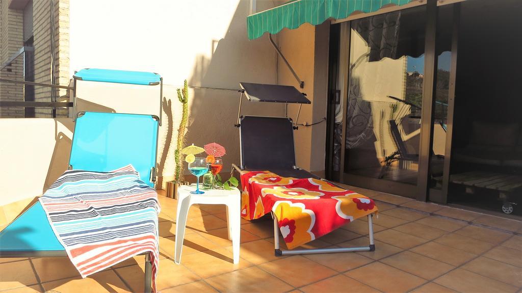 Claire Seaview & Beach-Apartment Montgat Esterno foto