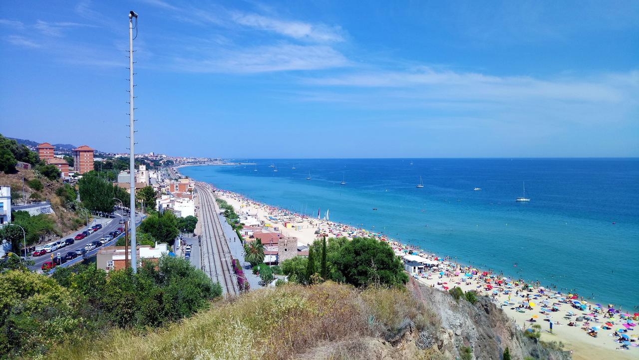 Claire Seaview & Beach-Apartment Montgat Esterno foto
